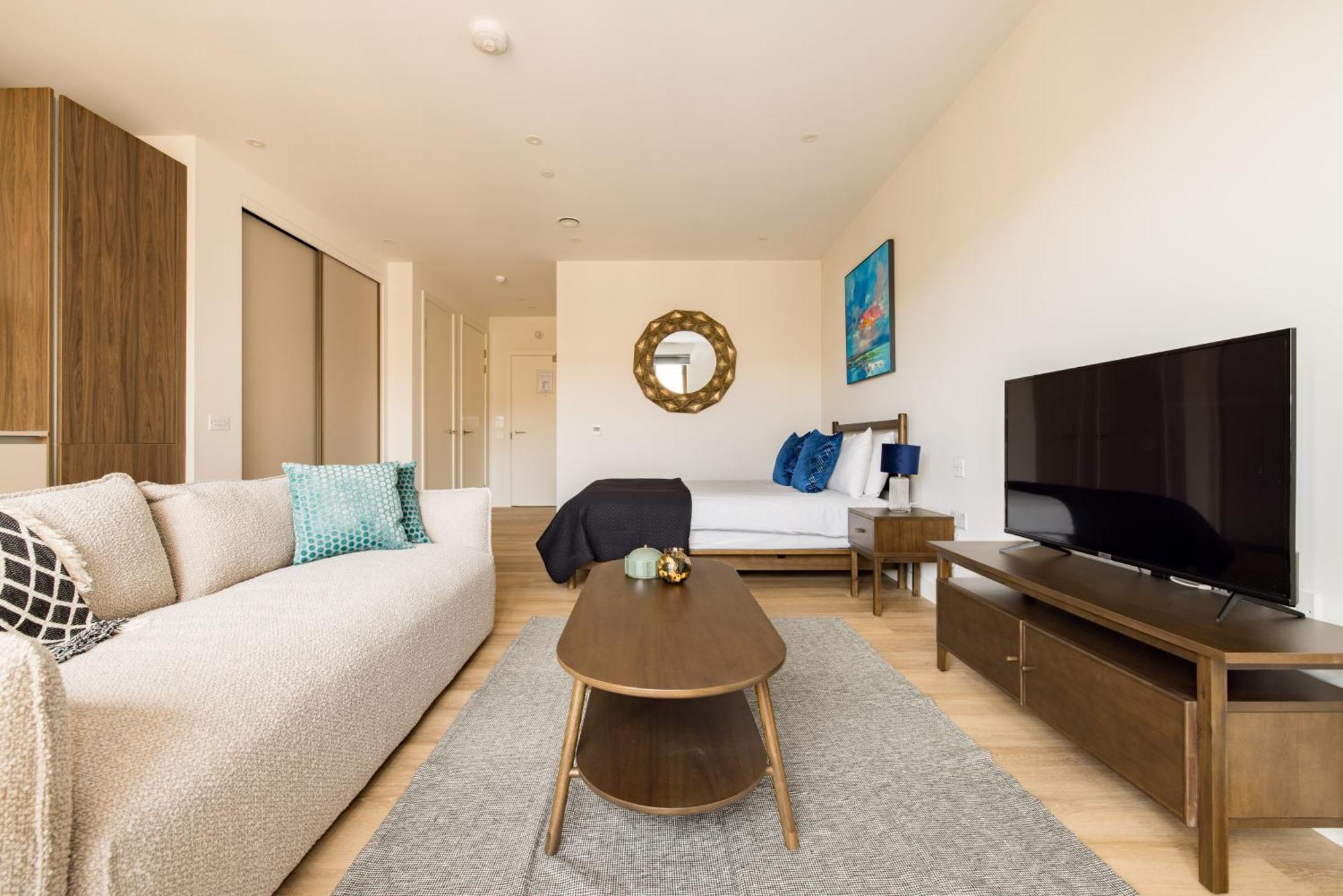 Charles Hope London Greenford Гринфорд Экстерьер фото